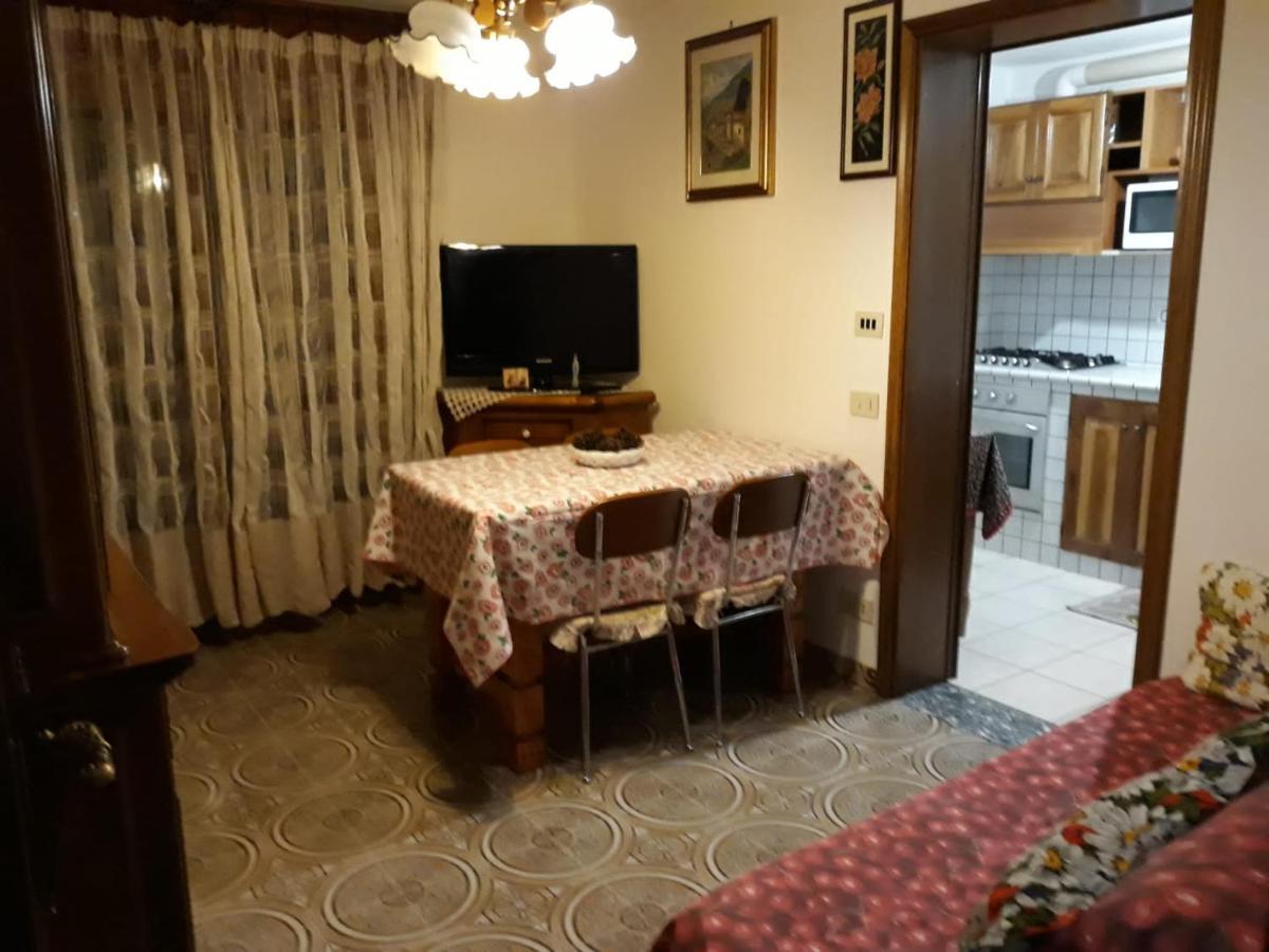 Appartamento Con Parcheggio Pubblico Sotto Casa Saint-Vincent Eksteriør billede