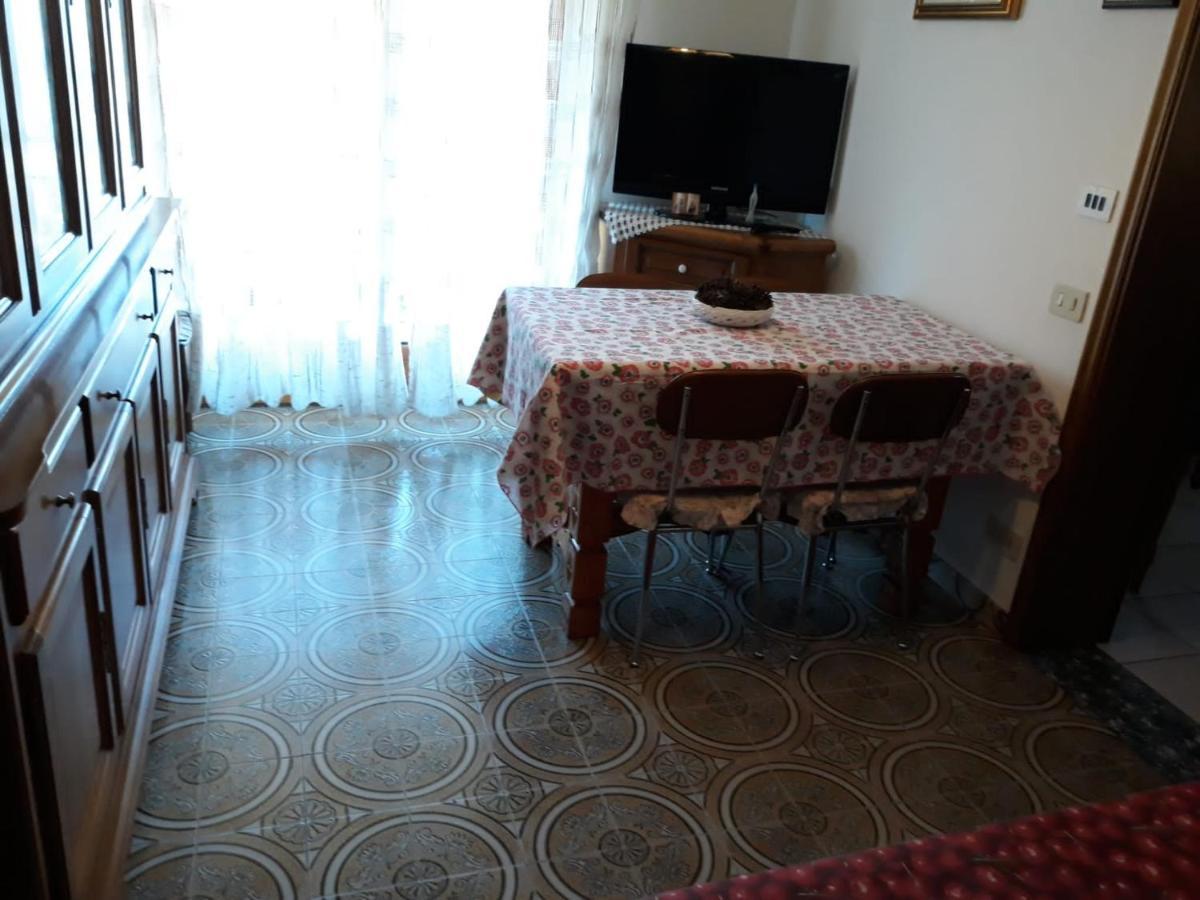 Appartamento Con Parcheggio Pubblico Sotto Casa Saint-Vincent Eksteriør billede