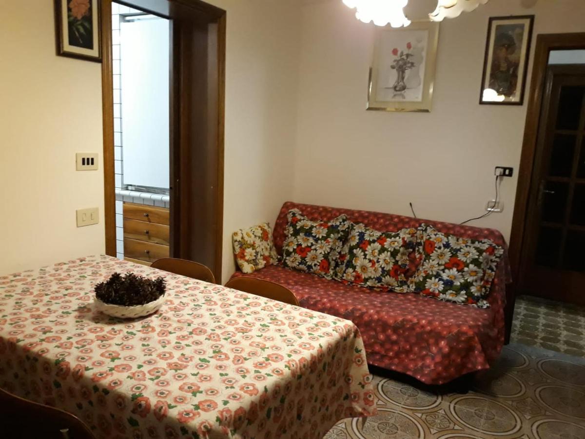 Appartamento Con Parcheggio Pubblico Sotto Casa Saint-Vincent Eksteriør billede